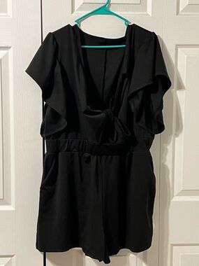 SHEIN Black Short Sleeve Tie-Front Romper